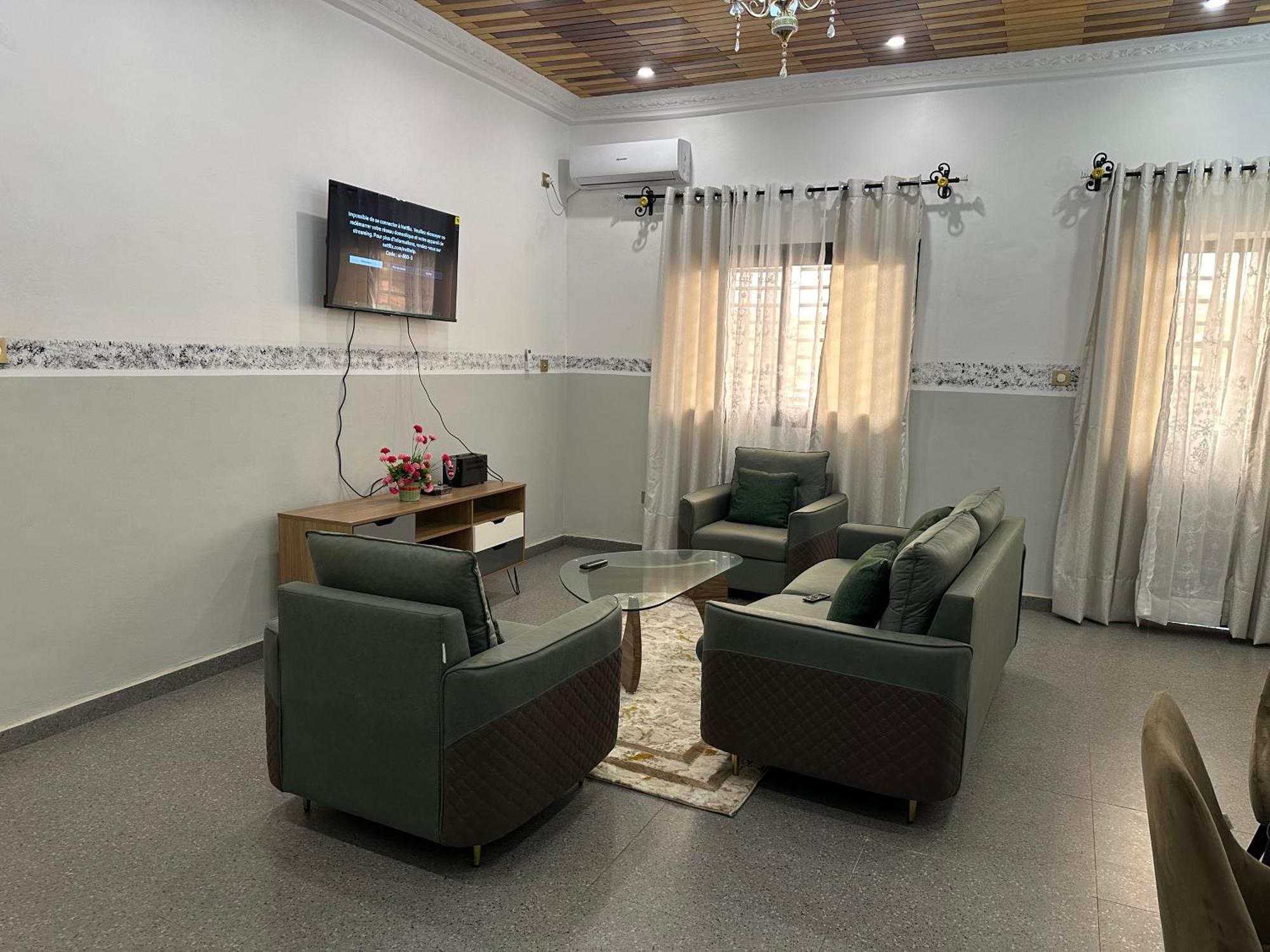 Residence Timo Yaoundé Esterno foto